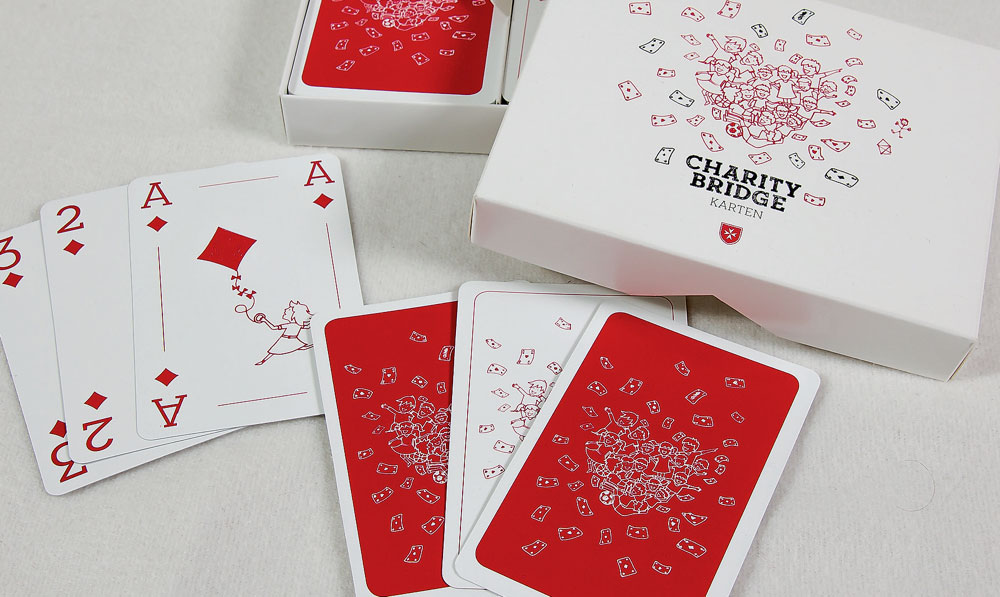 Für den privaten Gebrauch oder als Werbegeschenk. Mit individuell gestalteten Kartenspielen können Sie viele Menschen glücklich machen.